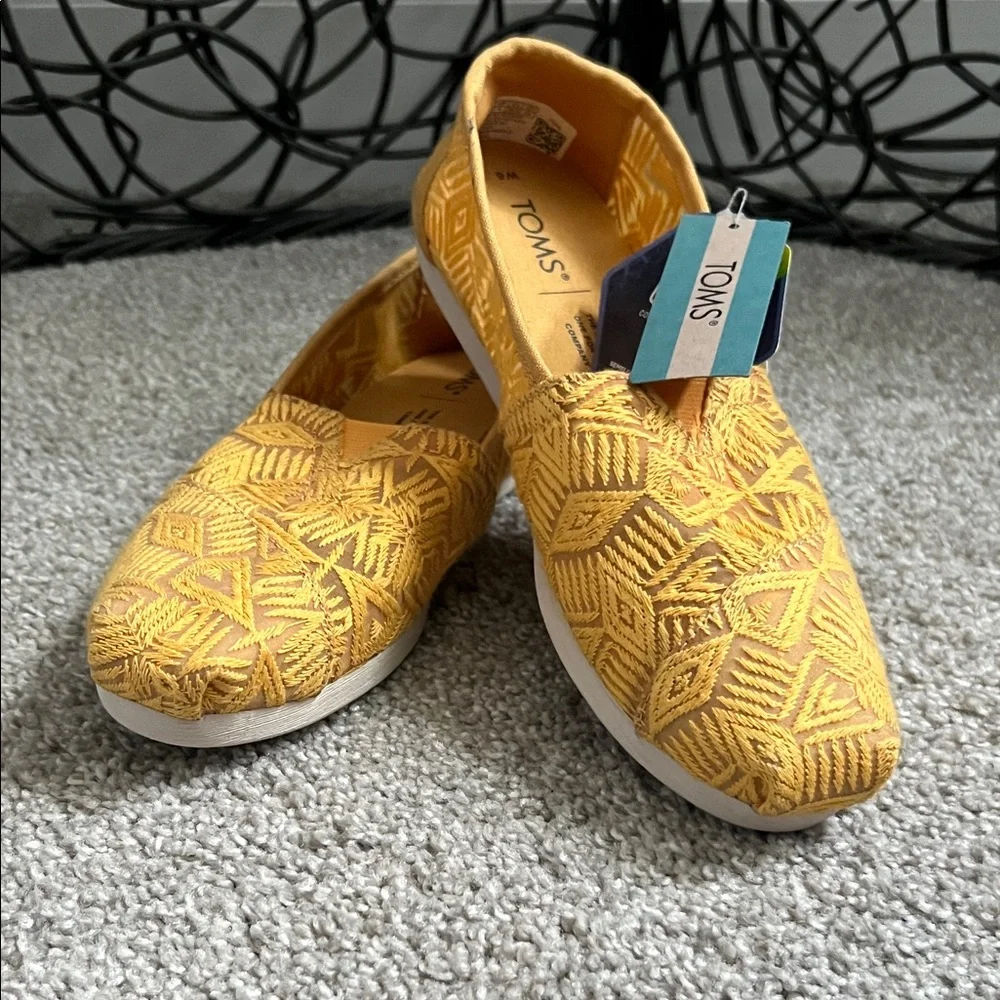 TOMS Yellow Geometric Embroidered Slip-Ons - Picture 1 of 10